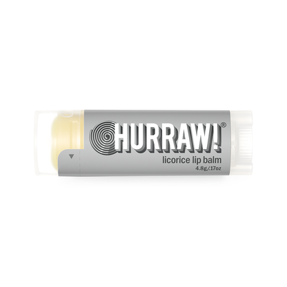 Hurraw drop lippenbalsem productfoto op lichte achtergrond