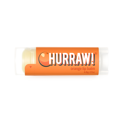 Hurraw sinaasappel lippenbalsem productfoto op lichte achtergrond