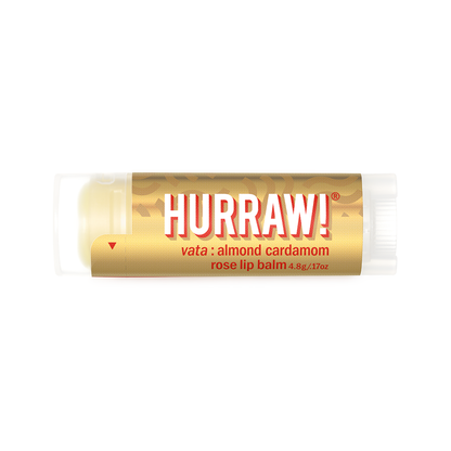 Hurraw vata lippenbalsem productfoto op lichte achtergrond