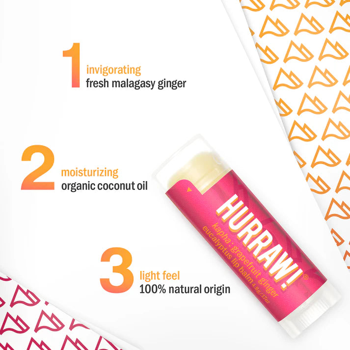 Detail van Hurraw Kapha lippenbalsem met roze verpakking en aromatische geur