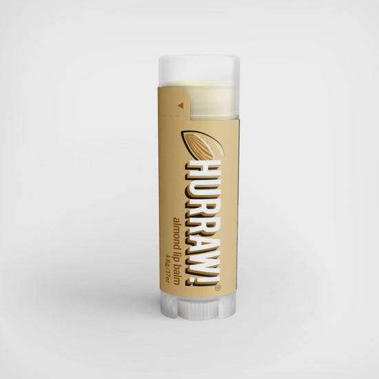 Balm van Hurraw met amandelgeur en natuurlijke uitstraling